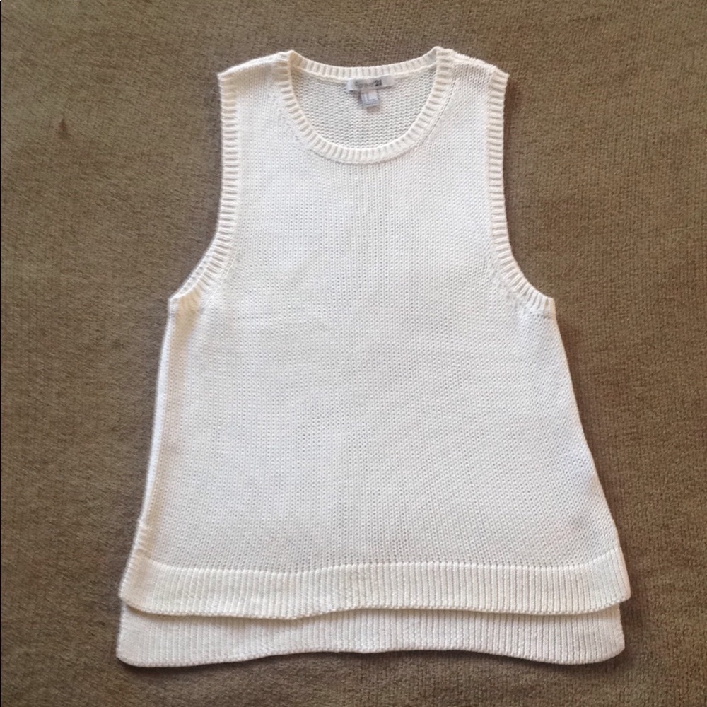Women's forever 21 white sleeveless sweater vest!